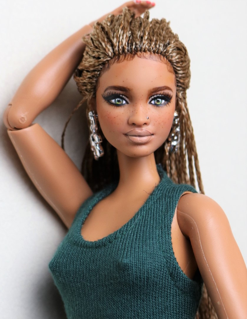 Kashi- HYBRIDArticulated Customized Biracial OOAK BMR1959 (Braids) Barbie HEAD on a CURVY